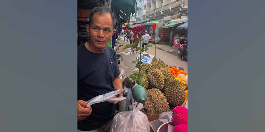 ဒေါ်အောင်ဆန်းစုကြည်မွေးနေ့ မဲဆောက်မြို့တွင် ပန်းသပိတ်ပြုလုပ် (ဓာတ်ပုံ)