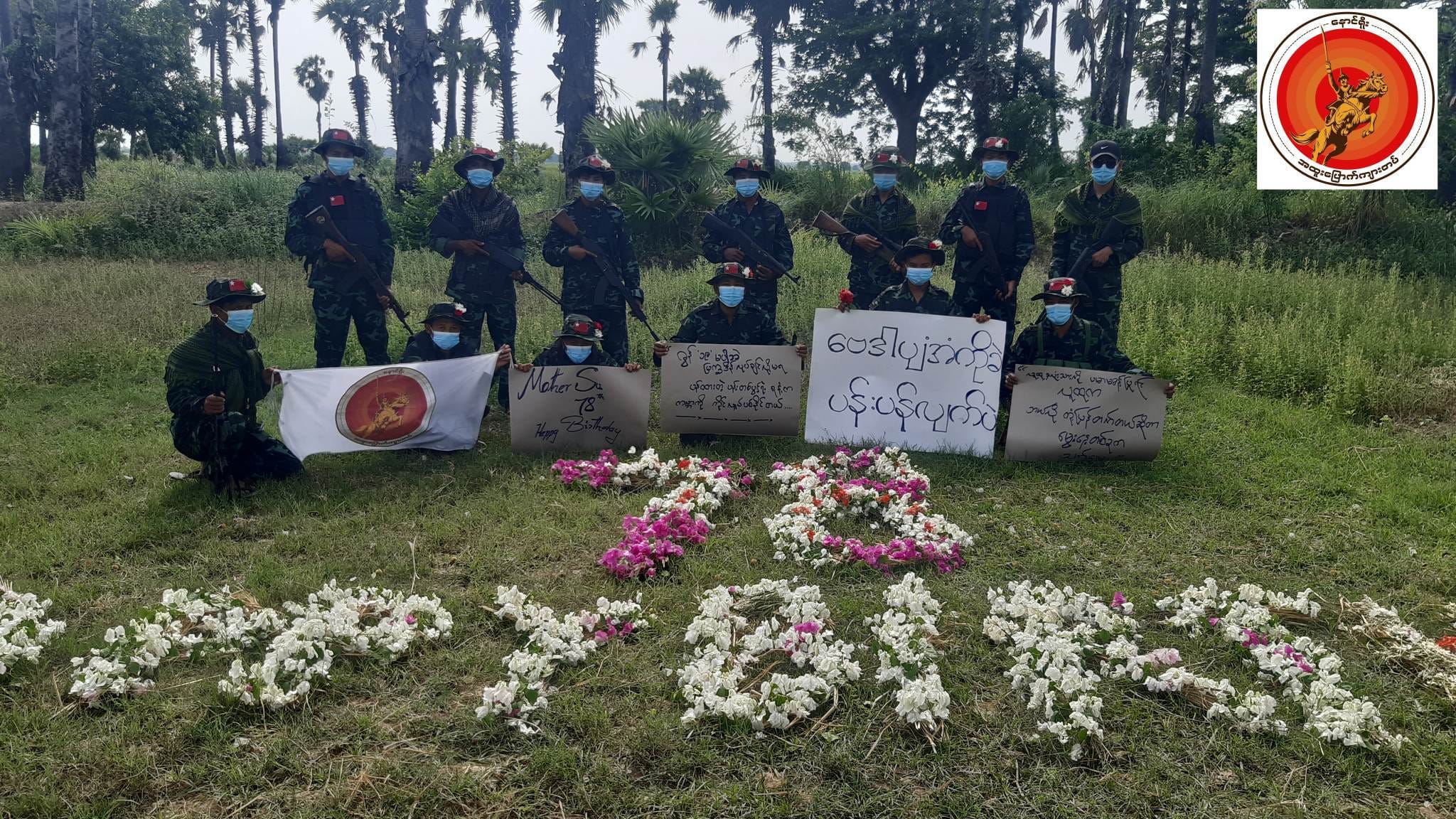 ဒေါ်အောင်ဆန်းစုကြည် မွေးနေ့ နောင်ရိုးအထူးပြောက်ကျားတပ်က ပန်းသပိတ် ပြုလုပ်