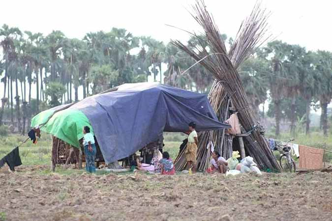 ဆားလင်းကြီးမြို့နယ် ကျေးရွာ ၂ ရွာတွင် စစ်တပ် မီးရှို့