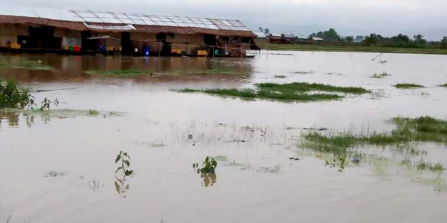 မိုးအဆက်မပြတ်ရွာပြီး ရေကြီးနေသဖြင့် ရခိုင်စစ်ရှောင်များ နေထိုင်ရေး အခက်ကြုံ