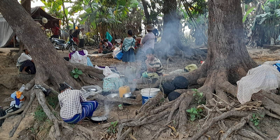 ကျောက်ကြီးနှင့် ရွှေကျင်မြို့နယ်တို့မှ စစ်ရှောင်များ စားနပ်ရိက္ခာ ဆေးဝါး ခက်ခဲနေ