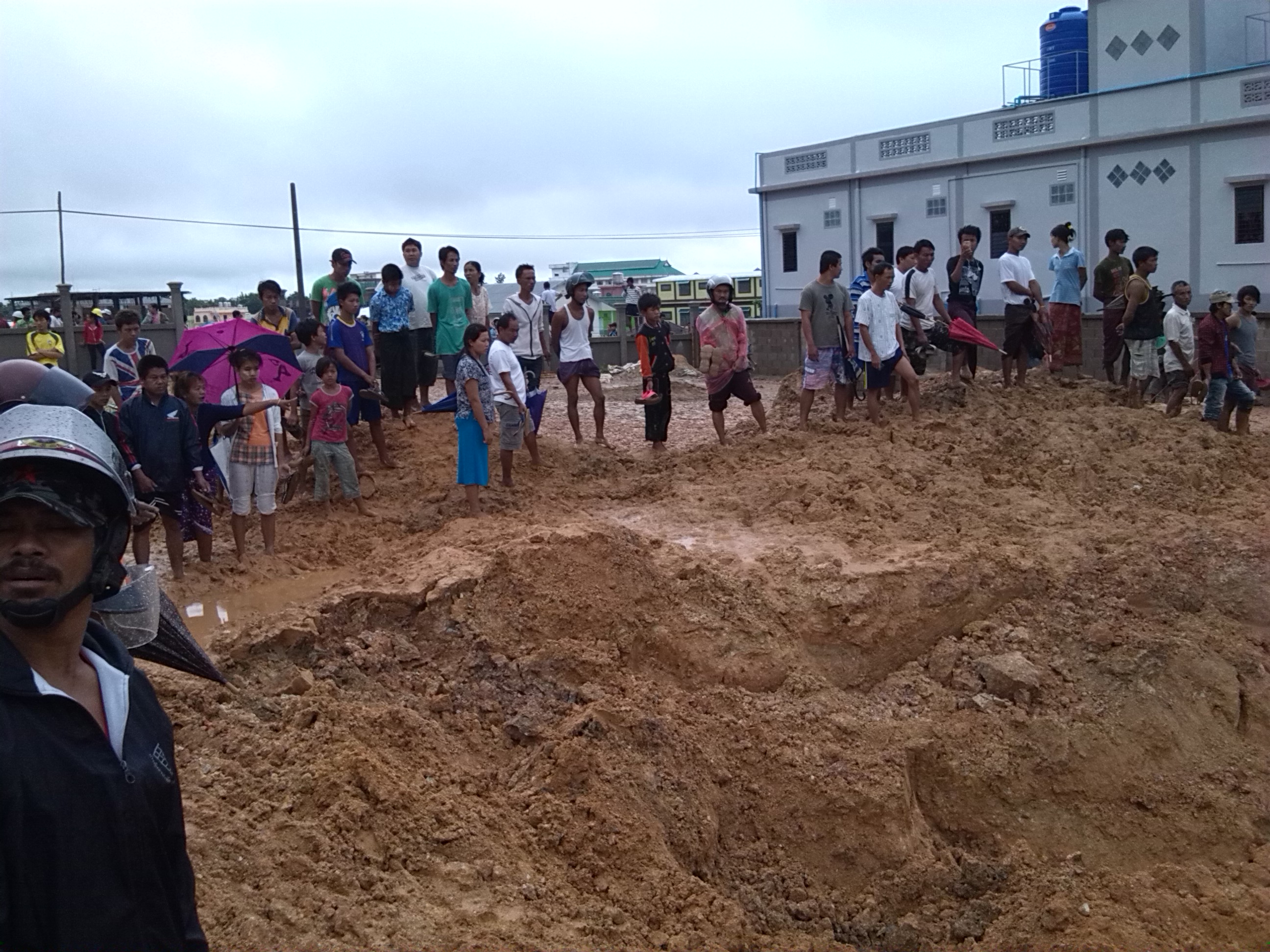 တာခ်ီလိတ္ မိုးႀကီးေျမၿပိဳမႈ ကေလး ၃ ဦး အပါအ၀င္ ၇ ဦး ေသဆံုး
