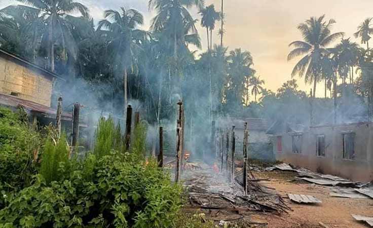ဘန်းလမွတ်ရွာက နေအိမ် ၂ လုံးအား စစ်တပ်ကမီးရှို့ပြီး ဒေသခံများကို မောင်းထုတ်