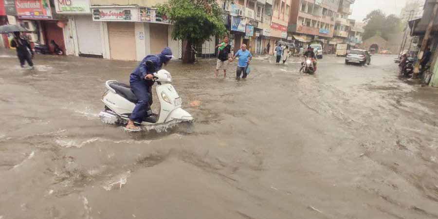 အိန္ဒိယတွင် မိုးသည်းထန် ရေကြီးပြီး လူ ၁၂ ဦး သေဆုံး