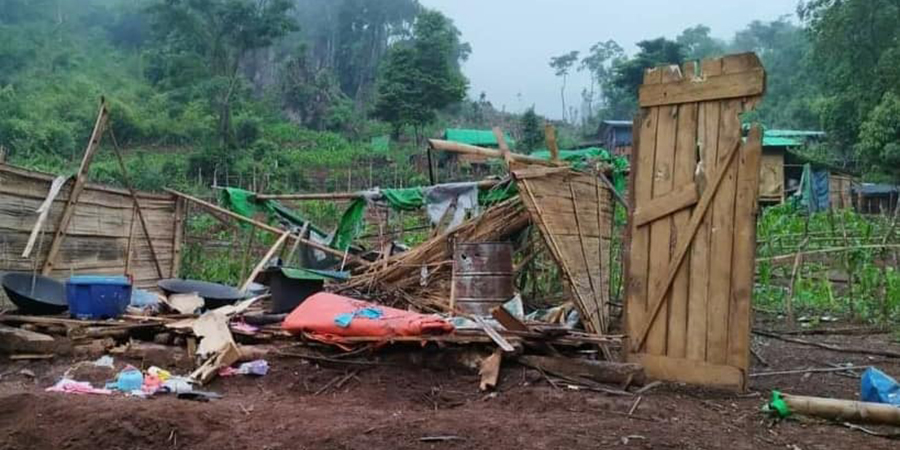 စစ်တပ် ဗုံးကြဲသဖြင့် ဒီးမော့ဆိုပြည်သူ ၃ ဦး ဒဏ်ရာရ၊ စာသင်ဆောင်အပါ တဲအိမ်များ ပျက်စီး