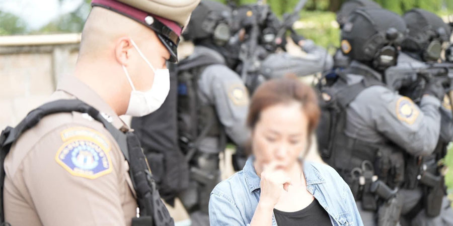 မဲဆောက်၌ မြန်မာနိုင်ငံကိုတင်ပို့သည့် ကားမှောင်ခိုဂိုဏ်းက အမျိုးသမီး ၁ ဦး ဖမ်းမိ