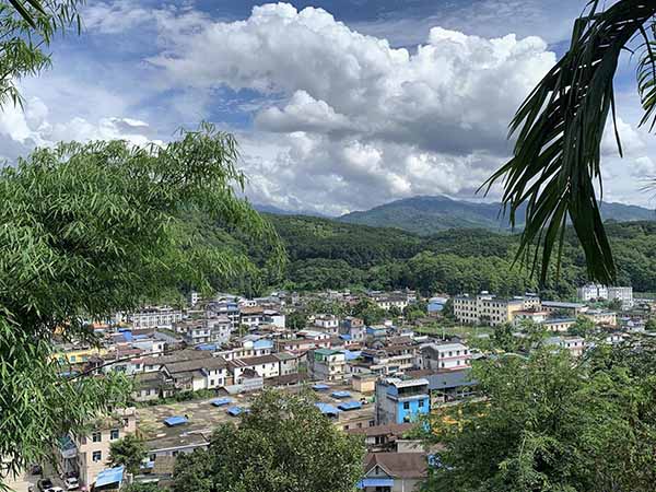 စစ်ရေးတင်းမာနေသည့်  KIO/KIA ဌာနချုပ်ရှိရာ လိုင်ဇာမြို့အနီး လက်နက်ကြီးကျရောက်