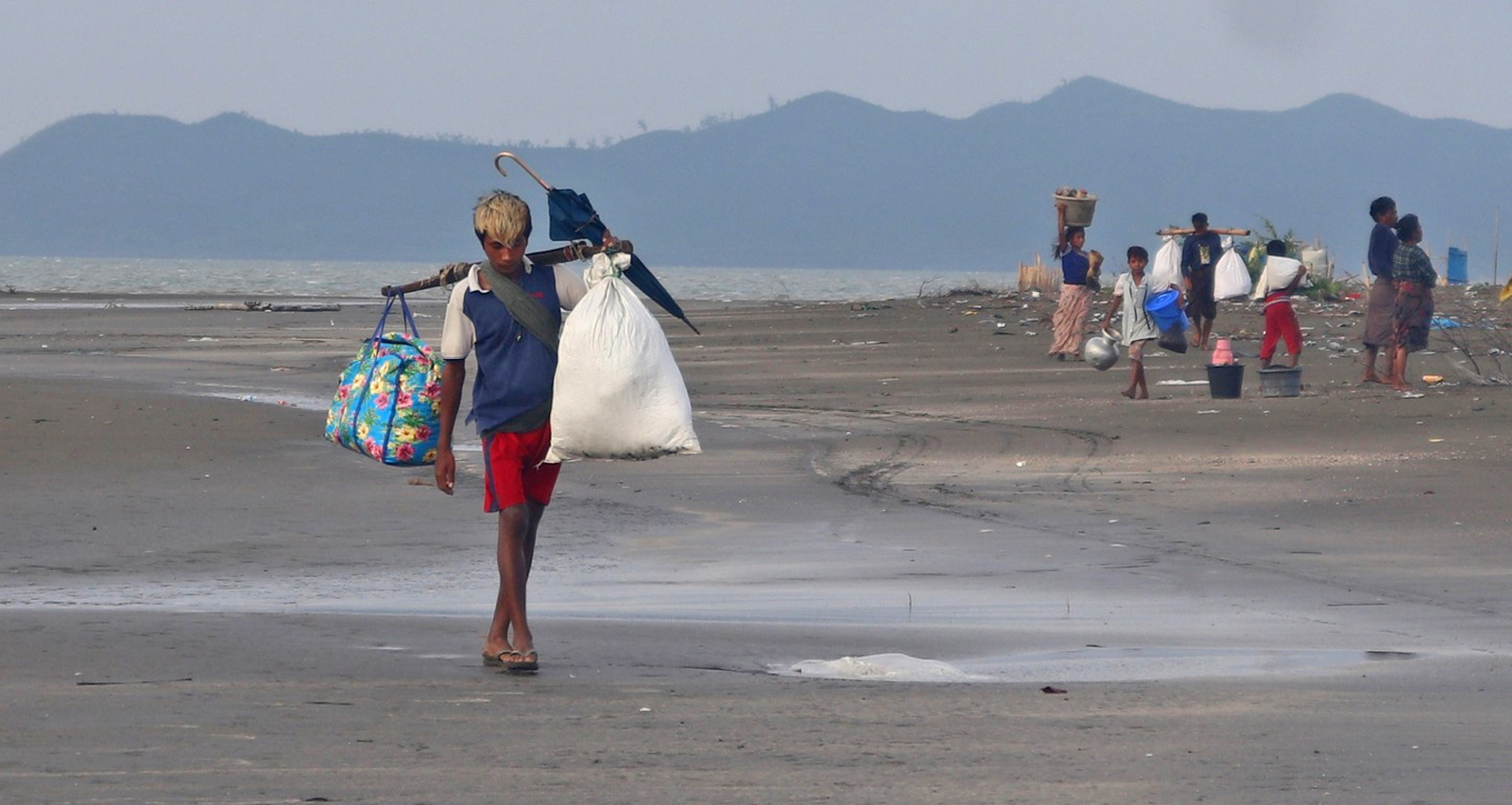 မုန်တိုင်းသင့် ရခိုင်တွင် မသန့်ရှင်းသည့်ရေကြောင့် အရေပြားနှင့်ဝမ်းရောဂါဖြစ်ပွားနေ  
