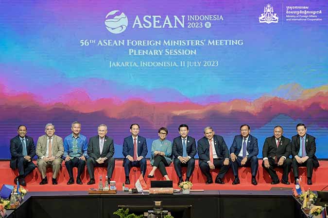 တော်လှန်ရေးက ပြည်သူ့လက်ထဲမှာသာရှိဟု မြန်မာ့အရေးလေ့လာသူများ ပြော