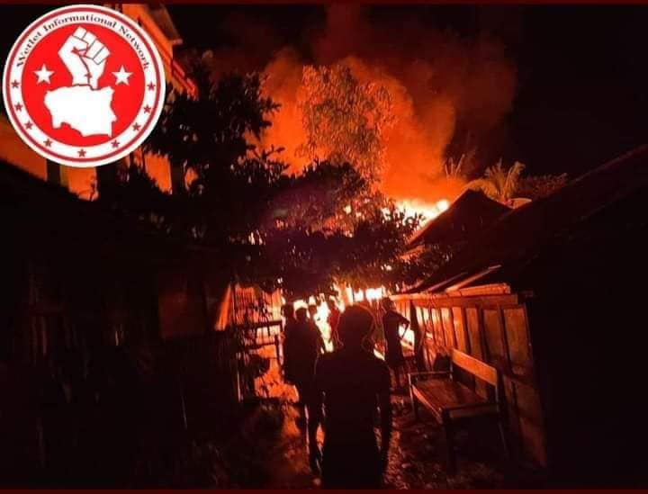ဝက်လက်မြို့နယ်၊ ရှိန်းမကားရွာက ဈေးနှင့် အိမ်များကို စစ်တပ်မီးရှို့