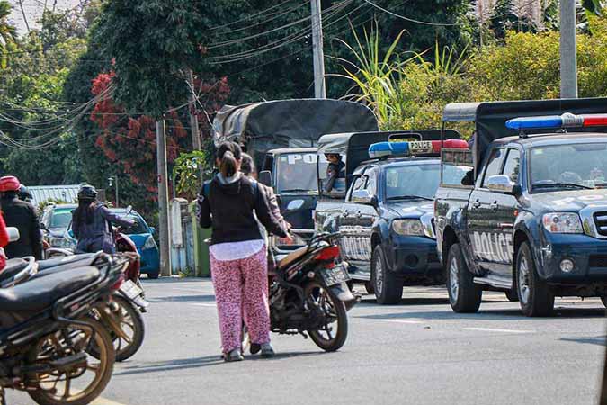 တိုင်းမှူးကိုဖမ်းဆီးသည့်သတင်းထွက်ပြီးနောက် မြစ်ကြီးနားတွင် လုံခြုံရေးတင်းကျပ်