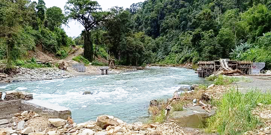 မိုးရွာသွန်းမှုကြောင့် ပူတာအို ရေခဲတောင်‌ခြေက ကွန်ကရစ်တံတား ပျက်စီး