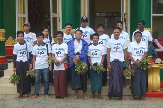သတင္းေထာက္မ်ား ဖမ္းဆီးေထာင္ခ်ခံရမႈ သတင္းစာဆရာမ်ား ဆုေတာင္းပြဲျပဳလုပ္