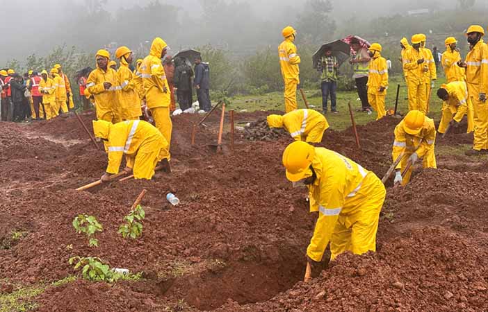 အိန္ဒိယမြေပြိုမှုကြောင့် သေဆုံးသူ ၂၂ ယောက်အထိ ရှိလာ