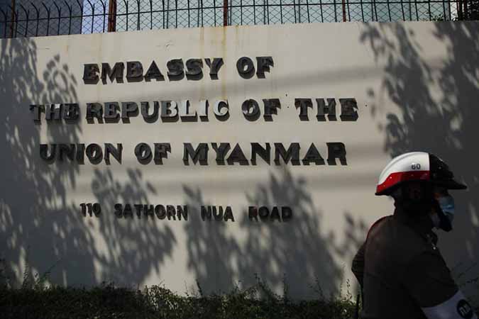 ဘန်ကောက်ရှိ မြန်မာစစ်ကောင်စီသံရုံးက ပတ်စပို့သက်တမ်းတိုးပေးမည်