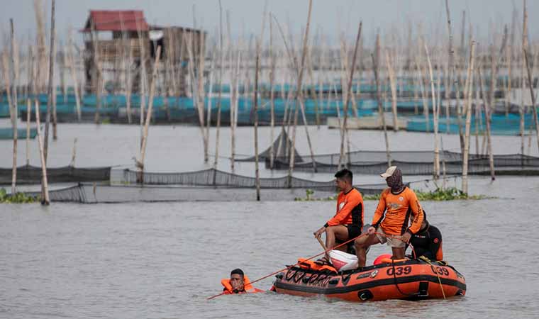တရုတ်နိုင်ငံတောင်ပိုင်းကို တိုင်ဖွန်းမုန်တိုင်းတိုက်ခတ်သဖြင့်  စာသင်ကျောင်းများပိတ်ထားရ