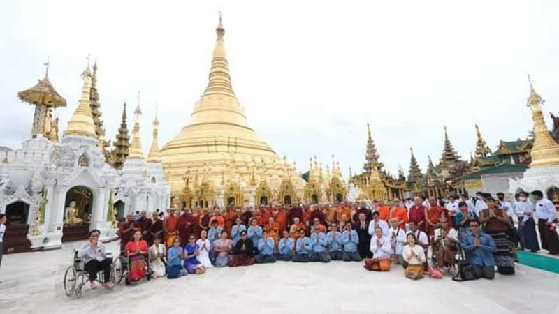 စစ်ခေါင်းဆောင်၏ဘုရား အနေကဇာတင်ရန် နိုင်ငံ ၅ ခုက သံဃာတော်များရောက်လာ