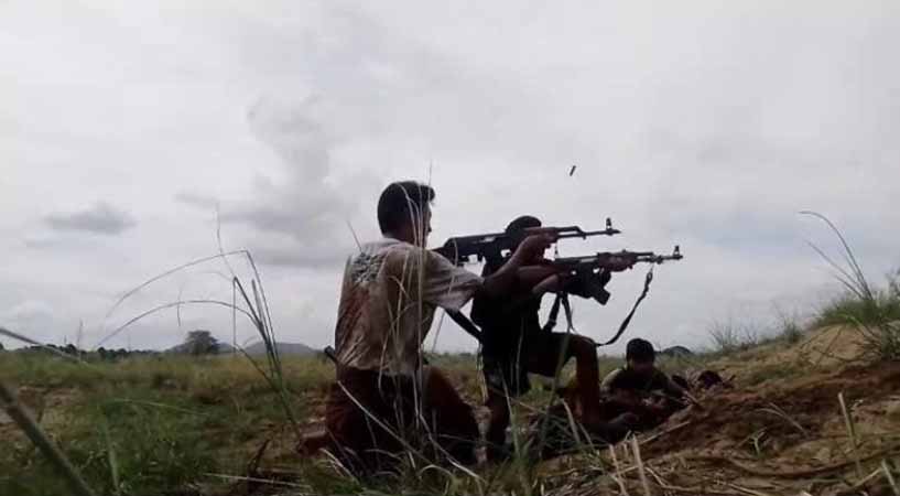 စစ်တပ်ရေယာဉ်များနှင့်တိုက်ပွဲဖြစ်ပြီး ပြည်သူ ၃ ဦးဒဏ်ရာရ