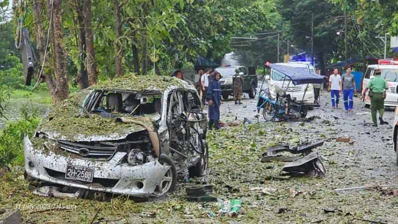 ဘားအံမြို့  သံလွင်တံတားစစ်ဆေးရေးဂိတ်၌ ဗုံးပေါက်ပြီး  ၁ ဦးသေဆုံး၊ ရဲတပ်ဖွဲ့ဝင်များဒဏ်ရာရ