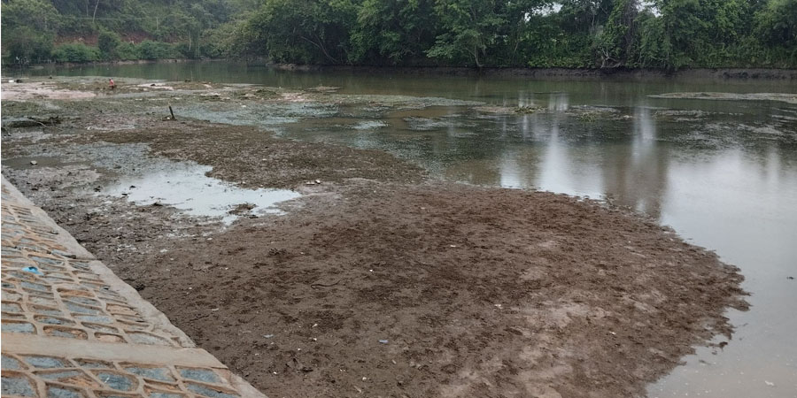 လွိုင်ကော်မြို့တွင်း ဖြတ်သန်းစီးဆင်းနေသည့် ဘီလူးချာင်းရေ ရုတ်တရက်ကျသွား