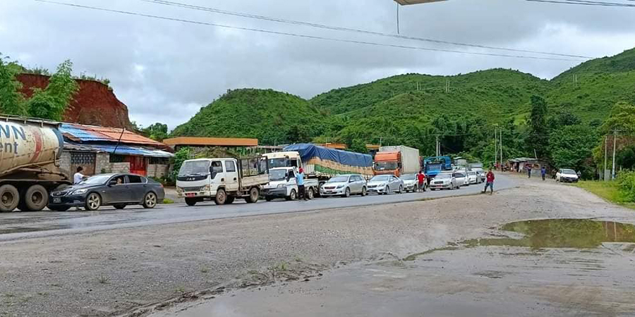 မူဆယ်၊ လွယ်တေးမိန်တောင်ကြောတွင် တိုက်ပွဲဖြစ်ပြီး ယာဥ်သွားလာမှု ပိတ်ဆို့