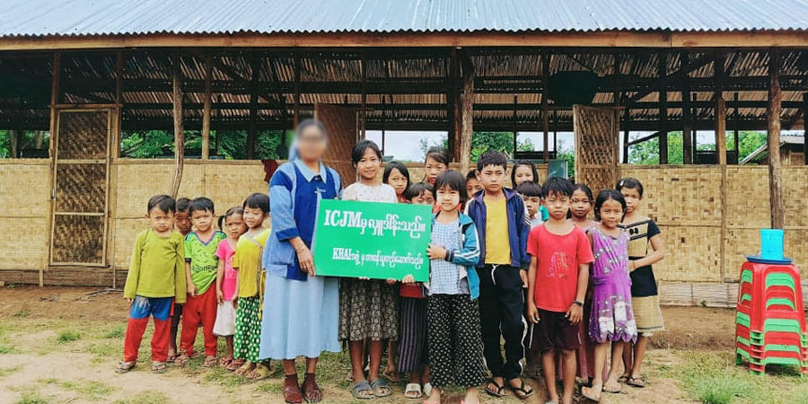ဒီးမော့ဆိုစစ်ဘေးရှောင်ကျောင်းသားများအတွက် ICJM က စာသင်ဆောင်လှူဒါန်း
