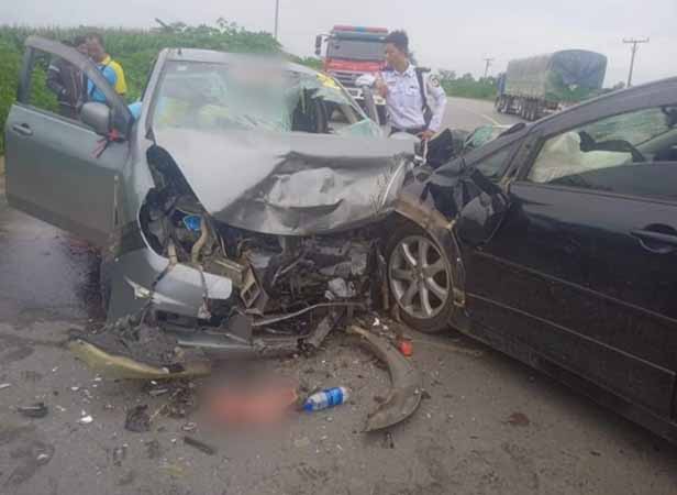 နောင်ချိုတွင် ကား ၂ စီးတိုက်မိပြီး လူ ၈ ဦးဒဏ်ရာရ