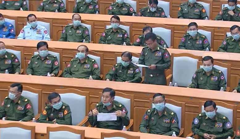 ဗိုလ်ချုပ် ၄ ဦးအပါအဝင် စစ်တပ်က အရာရှိ ၆၀ ကျော် အနားပေးခံရ 