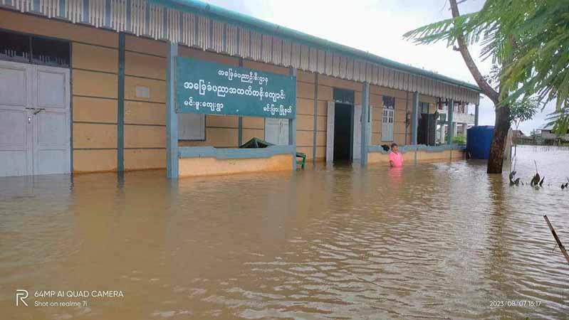 ရခိုင်ပြည်နယ်၌ ရေကြီးမှုကြောင့် လူ ၂ ဦး ရေနစ်သေဆုံး၊  စာသင်ကျောင်းများ ပိတ်ထား