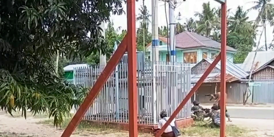 ကမ္မရဲစခန်းနှင့် မန္တလေး ယာဥ်ထိန်းရဲလိုင်းခန်း တိုက်ခိုက်ခံရ 