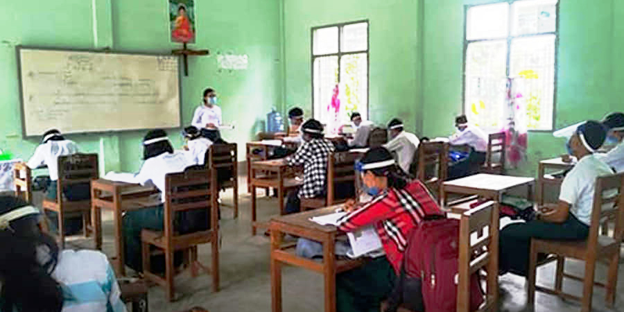 ဆယ်တန်းကျပြီး ၁၂ တန်း ပြန်ဖြေချင်သည့် ကျောင်းသားများ ဘာသာတွဲပြောင်းမရသဖြင့် အသနားခံစာတင်ရ 
