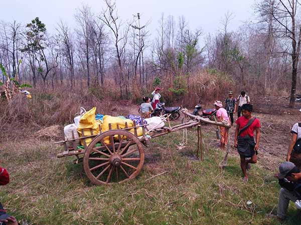 သပိတ်ကျင်းတွင် လူတသောင်းကျော်စစ်ရှောင်နေရပြီး ရာသီ​တုပ်ကွေးဖြစ်နေ