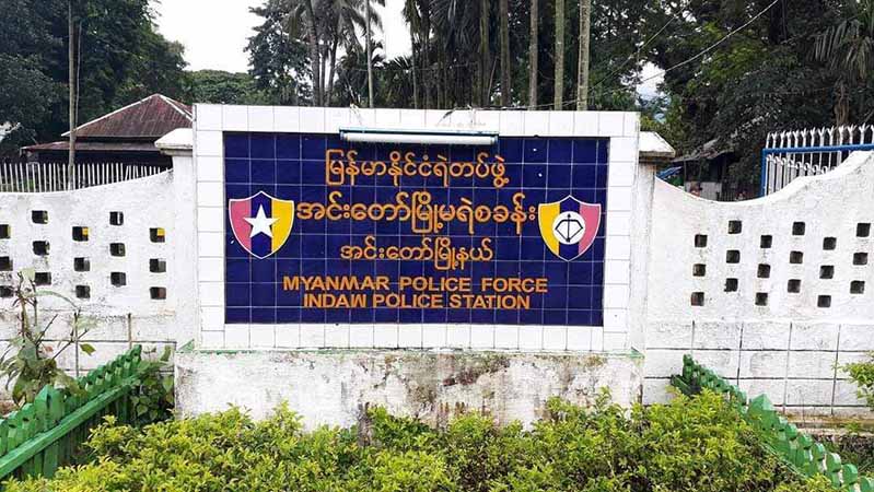 အင်းတော်တွင် ဖုန်းများကို စစ်ဆေးပြီး ဒေသခံ ၃ ဦးကို ရဲကဖမ်းဆီး