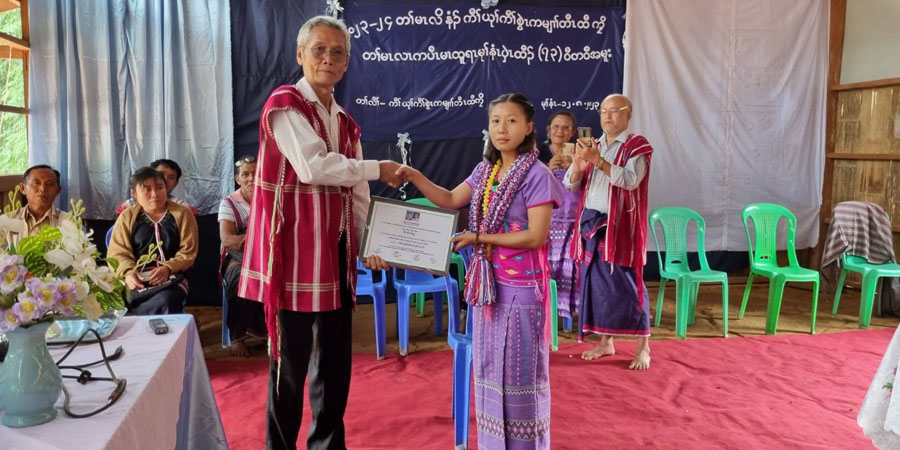 ကျောင်းအုပ်ဆရာမ နော်ဟေသီဂျူး ပဒိုမန်းရှာ လူငယ်ခေါင်းဆောင်ဆု ချီးမြှင့်ခံရ