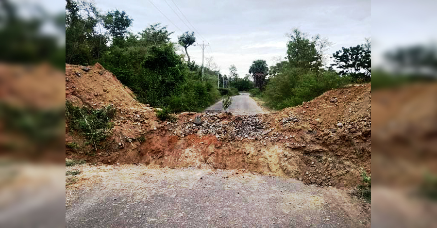ဆိပ်ဖြူမြို့နယ်ရှိ ကျေးရွာလမ်း ၂ လမ်းကို စစ်တပ်က ဖျက်ဆီး 