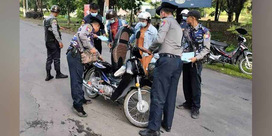 ကသာမြို့တွင် စစ်တပ်က ဆိုင်ကယ်များအား ဖမ်းဆီးပြီး အဓမ္မငွေတောင်းနေ