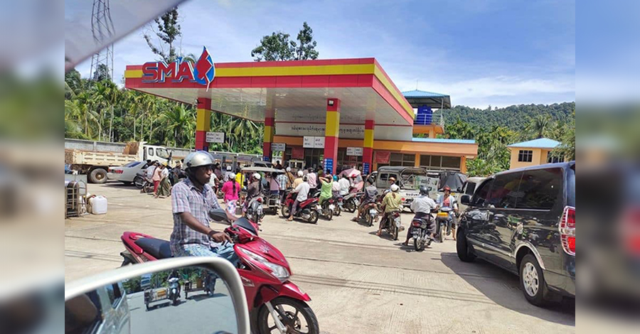 မြိတ်မြို့ ၌ စက်သုံးဆီ အကန့်အသတ်ဖြင့် ရောင်းချနေ