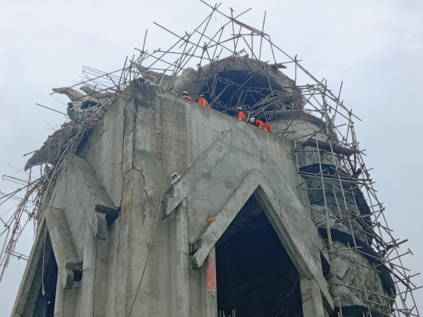 မြောက်ဒဂုံ တိုးကြောင်ကလေးဘူတာအနီး  နဂါးရုံဘုရားပြိုကျ  (ဓာတ်ပုံ) 