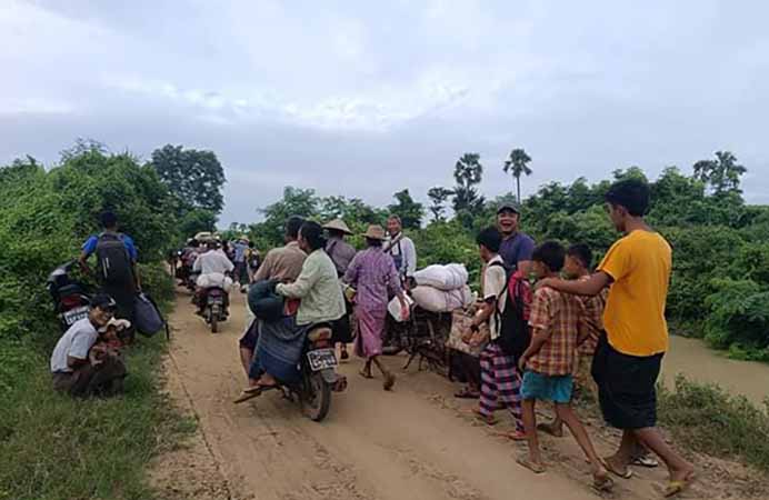 ရှိန်းမကားရဲစခန်းတိုက်ခိုက်ခံရ၊ ခင်ဦးမြို့နယ်၌  ဒေသခံထောင်ချီ စစ်ဘေးရှောင်