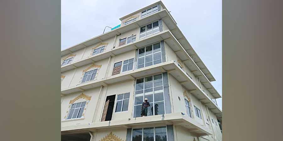ပြည် ရွှေဆံတော်စေတီဝန်း ၄ ထပ်ဆောင်ပေါ်က အမျိုးသား ၁ ဦး ပြုတ်ကျ သေဆုံး