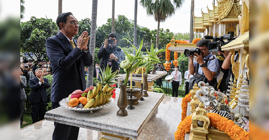 ထိုင်းဝန်ကြီးချုပ် ဗိုလ်ချုပ်ကြီး ပရာယုဒ် အစိုးရအိမ်တော်အား နှုတ်ဆက် 