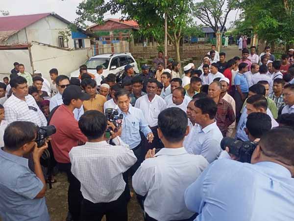 မူလနေရာများပြန်ရရေး သံတမန်များကို ဒုက္ခသည်မွတ်ဆလင်များ တင်ပြ