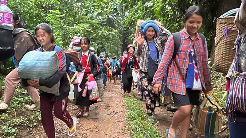 ထိုင်းနိုင်ငံ မယ်ဟောင်ဆောင်ခရိုင်ဘက် ထွက်ပြေးခိုလှုံလာသည့် ကရင်နီ စစ်ရှောင်အချို့ နေရပ်ပြန်