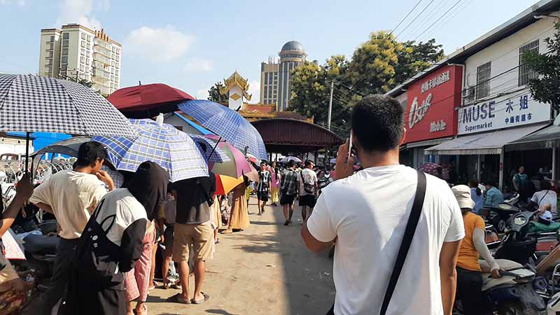 တရုတ် - မြန်မာ နယ်စပ်ဖြတ်ကျော် ၇ ရက်နေထိုင်ခွင့် တခါသုံးကတ်များ စတင်လုပ်ပေး 