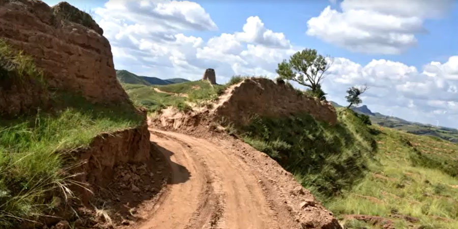 တရုတ်မဟာတံတိုင်းကြီးကို ဖြတ်လမ်းဖောက်ရန် မြေတူးခဲ့သဖြင့် အစိတ်အပိုင်းတချို့ ပျက်စီး