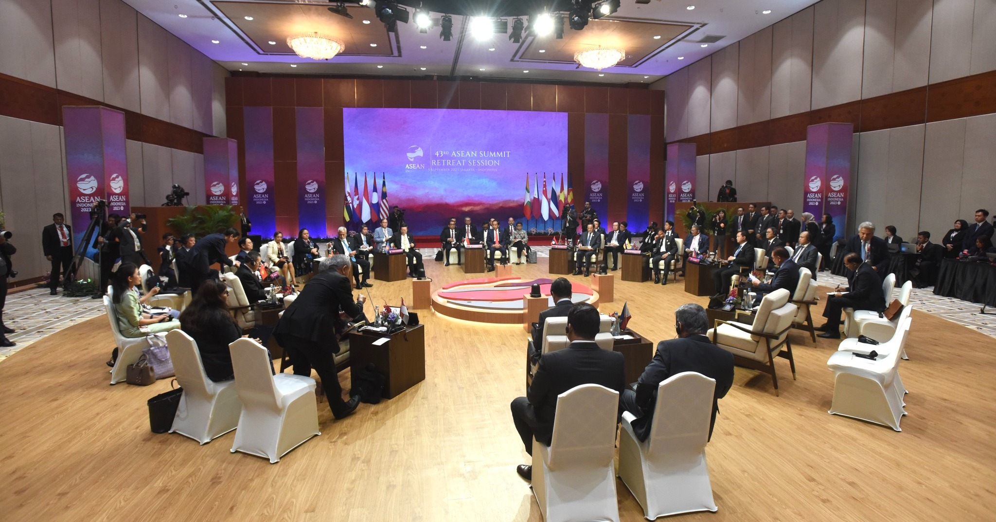 အာဆီယံခေါင်းဆောင်များ၏ ဆုံးဖြတ်ချက်ကို စစ်ကောင်စီ ကန့်ကွက်၊ ပြည်တွင်းရေးဝင်မစွက်ရန် သတိပေး