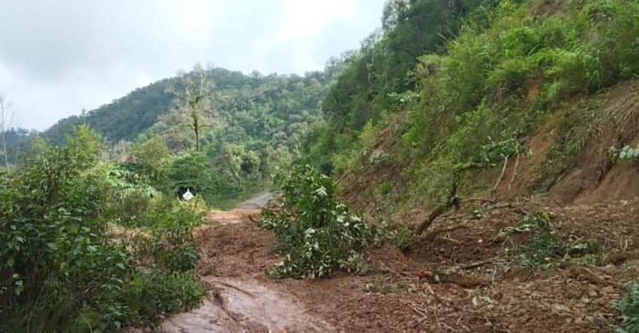 ချင်းပြည်နယ် ဇိုတုန်ဒေသတွင် လမ်းများပျက်စီးပြီး ကုန်စီးဆင်းမှုရပ်တန့်