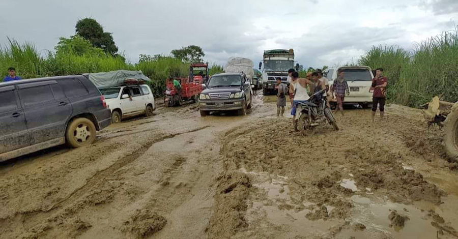 လီဒိုလမ်းမကြီးတလျှောက် တောင်ပြိုပြီး လမ်းပျက်စီးနေသဖြင့် ဒေသခံများ အခက်ကြုံ