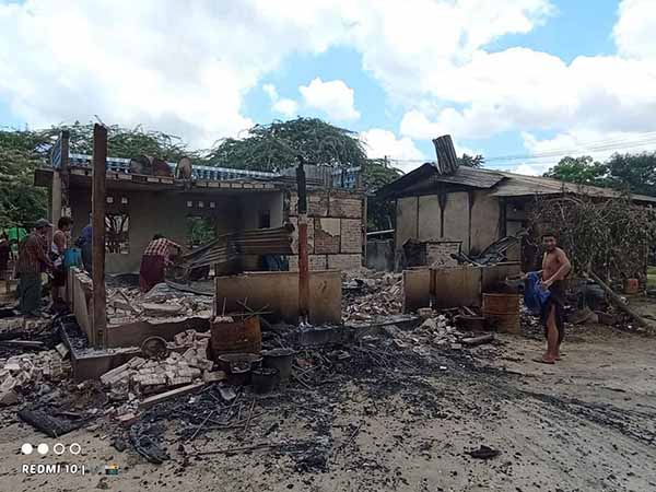 ဝက်လက်မြို့နယ်အရှေ့ခြမ်းရွာအချို့ကို စစ်တပ်က မီးရှို့၊ ဒေသခံ ၁ ဦးကိုသတ်