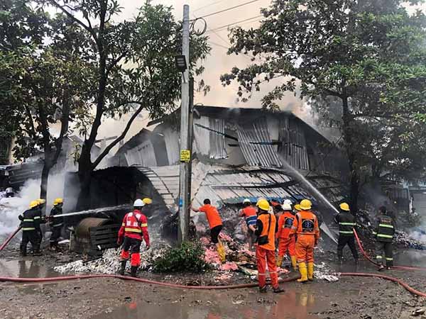 တောင်ဒဂုံစက်မှုဇုန် စက္ကူစက်ရုံတွင် မီးလောင်
